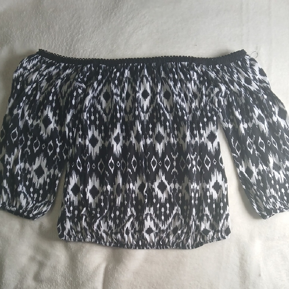 by & by Monochrome Patterned Off-Shoulder Blouse